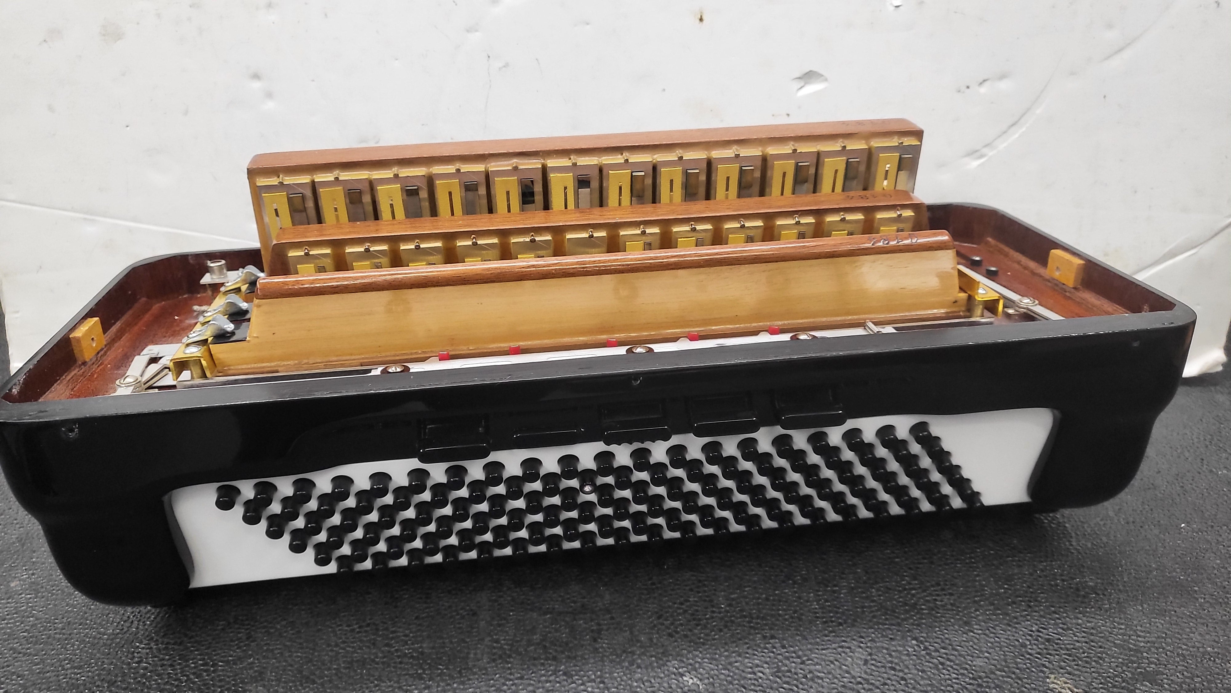 petosa AM-1400 (19 1/4" LMMH)